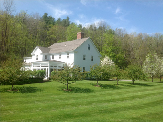 Southern Vermont house newly painted by Eddie Charbonneau Painting